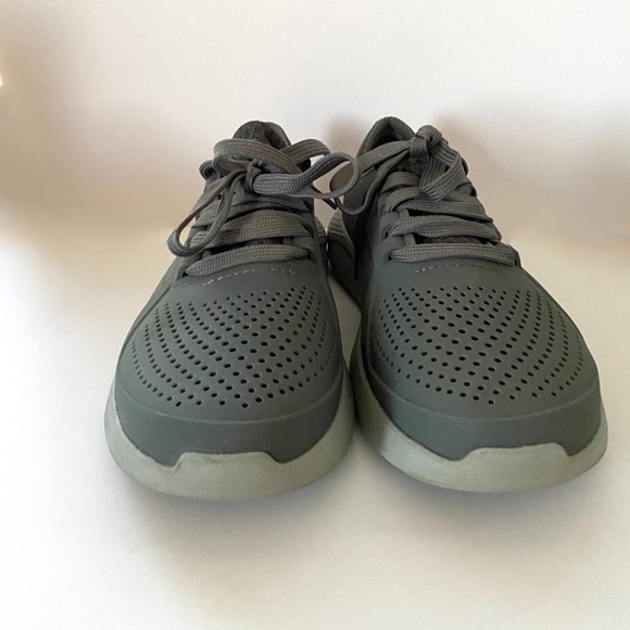 croc tennis shoes mens